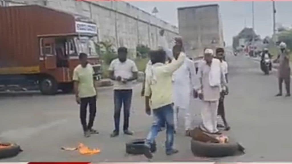 Tires burnt on Samruddhi Expressway Bacchu Kadu farmers protest nagpur takes violent turn Tires burnt on Samruddhi Expressway Bacchu Kadu farmers protest nagpur takes violent turn
