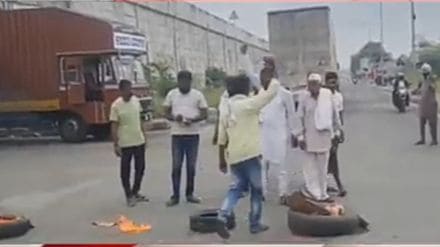 Tires burnt on Samruddhi Expressway Bacchu Kadu farmers protest nagpur takes violent turn Tires burnt on Samruddhi Expressway Bacchu Kadu farmers protest nagpur takes violent turn