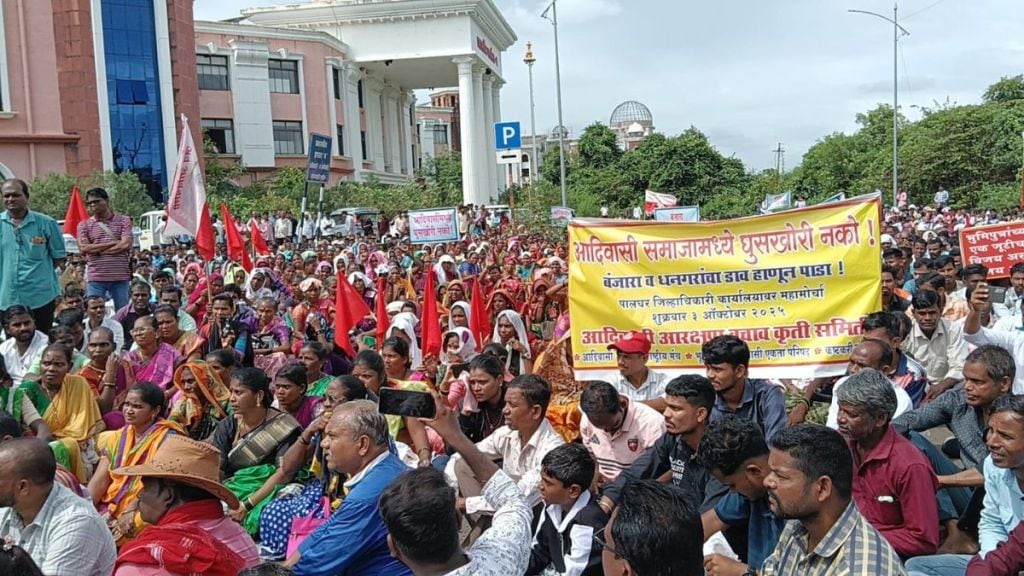 Tribal groups Palghar protest against inclusion Dhangar Banjara communities in ST list