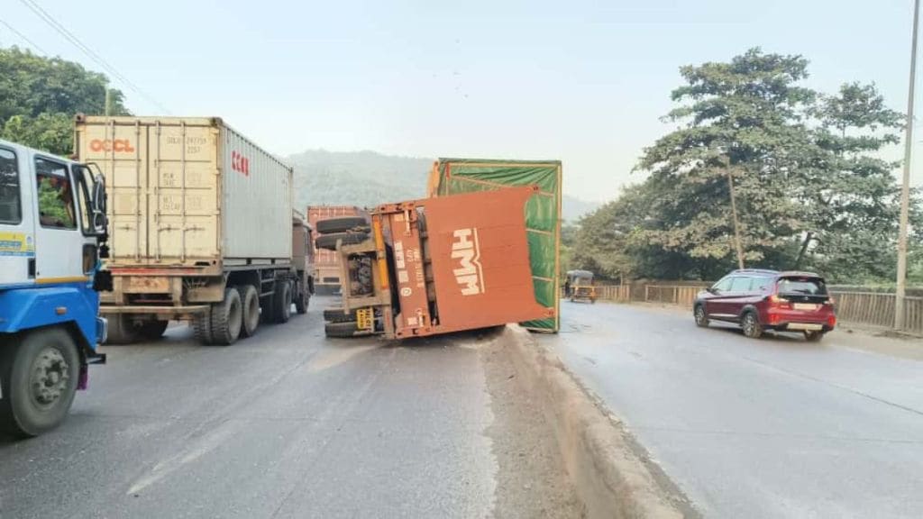 ghodbunder road traffic jam updates repair work  Truck Accident  Thane Police advisory