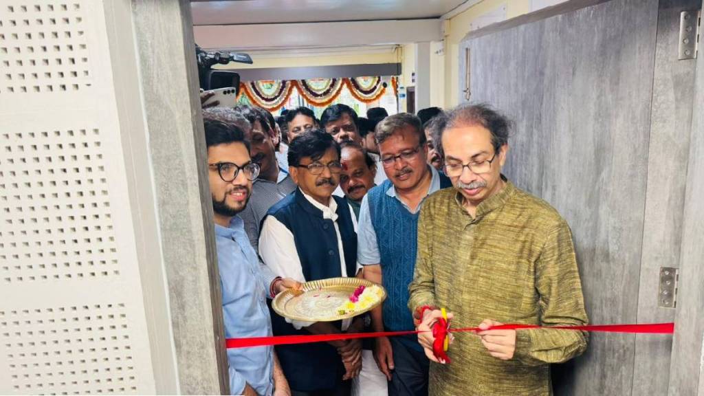 Uddhav Thackeray pays tribute to musician Shrikant Thackeray