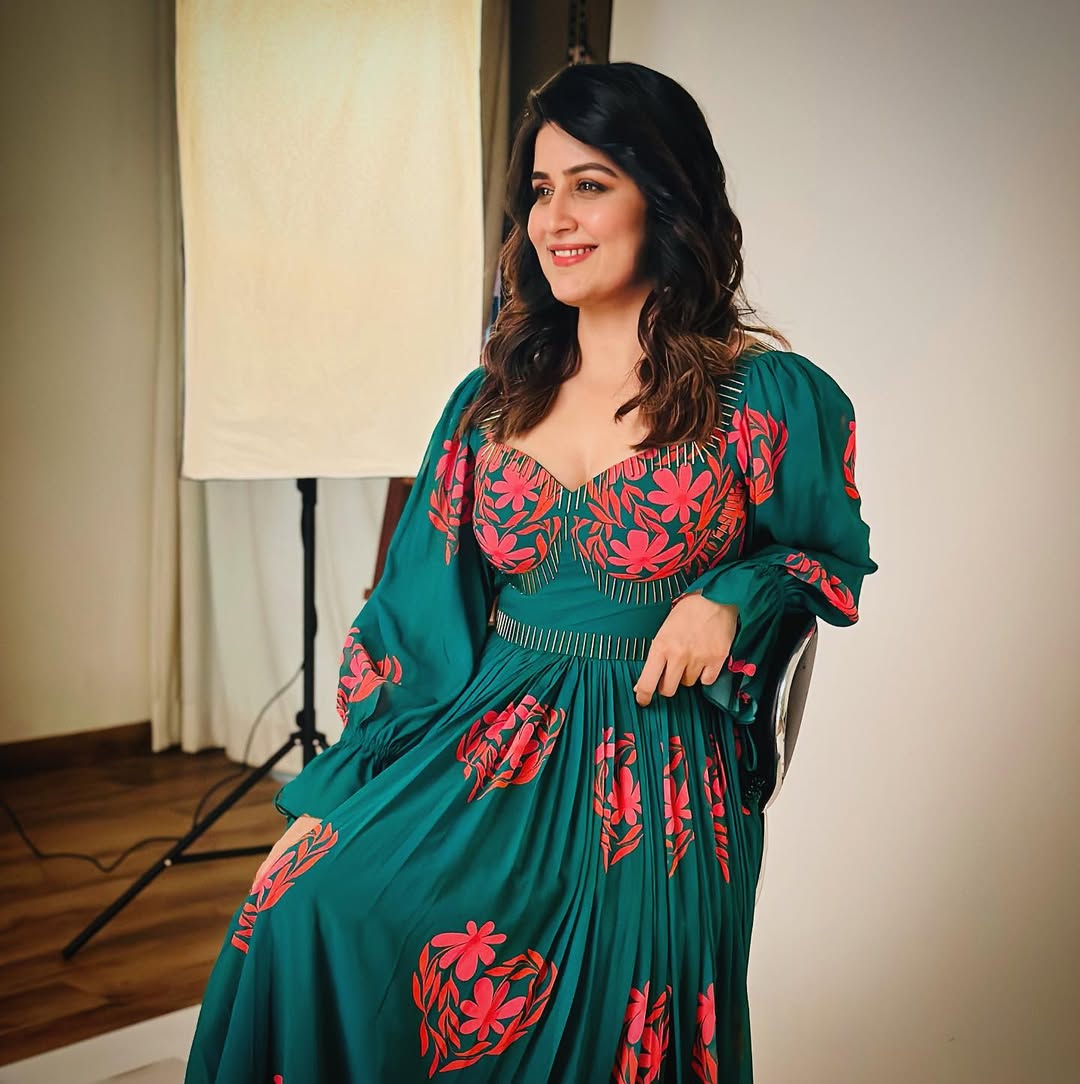 Vaidehi Parashurami Red Banarasi Saree