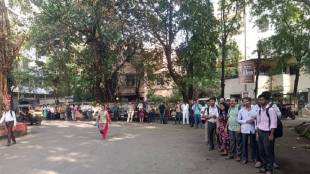Passengers suffer as they have to stand in queue at Vashi Dombivli bus stop