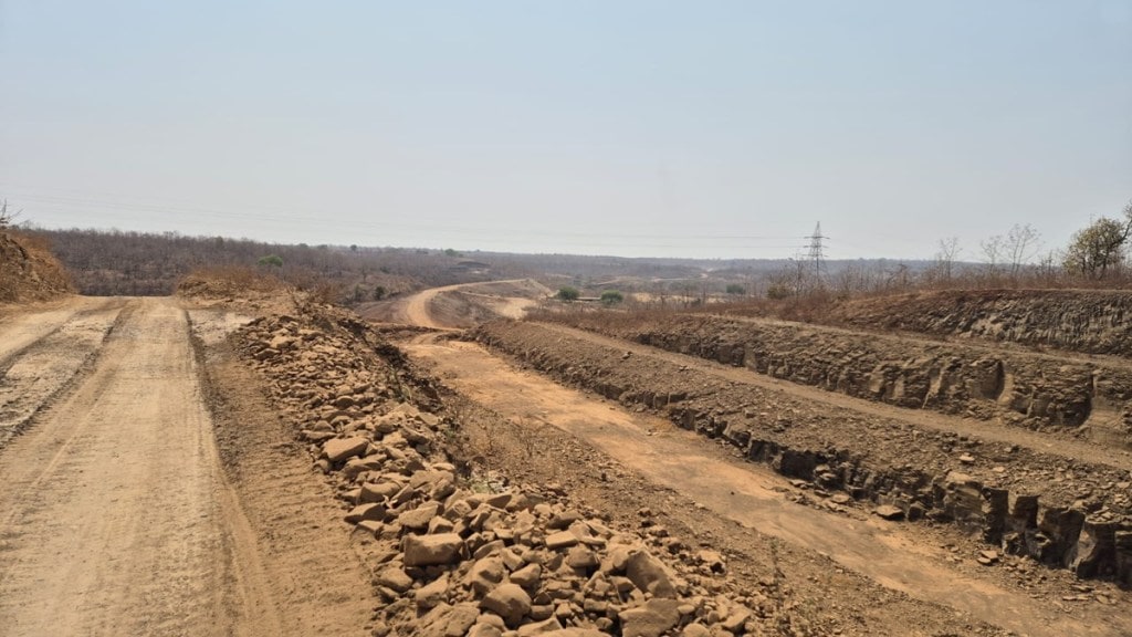 Yavatmal railway project, railway excavation corruption, illegal mineral mining Maharashtra, Wardha-Yavatmal-Nanded railway news, government revenue loss scandal, Maharashtra mineral sales, excavation illegal trade, railway project investigation, anti-corruption Maharashtra,