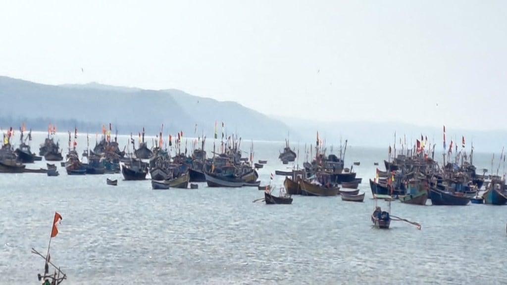 fishing season Maharashtra, cyclone Shakti impact, Harne port fishing, Arabian Sea cyclone alert, fishing suspension news, monsoon cyclone fishing ban,