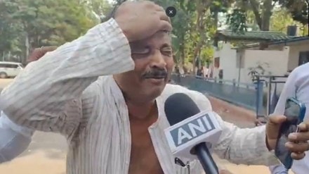 Madan-Shah-cries-outside-Lalu-Yadav-house Madan-Shah-cries-outside-Lalu-Yadav-house