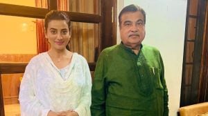 सर्वात महागडी भोजपुरी अभिनेत्री भाजपाच्या तिकिटावर विधानसभा लढवणार? कोण आहे अक्षरा सिंह?