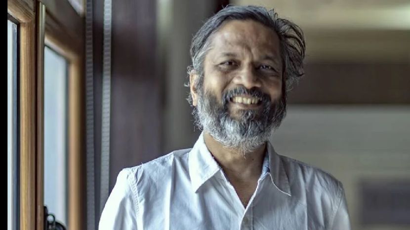 केंद्रीय गृह मंत्री अमित शाह यांनी काही दिवसांपूर्वीच जाहीर केले की, भारतीय तंत्रज्ञानाला वाव देण्यासाठी ते प्रयत्नशील आहेत. यासाठी त्यांनी आपला ईमेल जीमेल वरून झोहो मेलवर बदलला. भविष्यात सर्व सरकारी कार्यालयातील अधिकृत ईमेल झोहोचे असतील, असाही प्रयत्न होत आहे. (Photo: Indian Express)