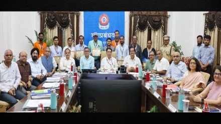 alert staff prevent major train mishap Central Railway Safety Award Heroes Mumbai