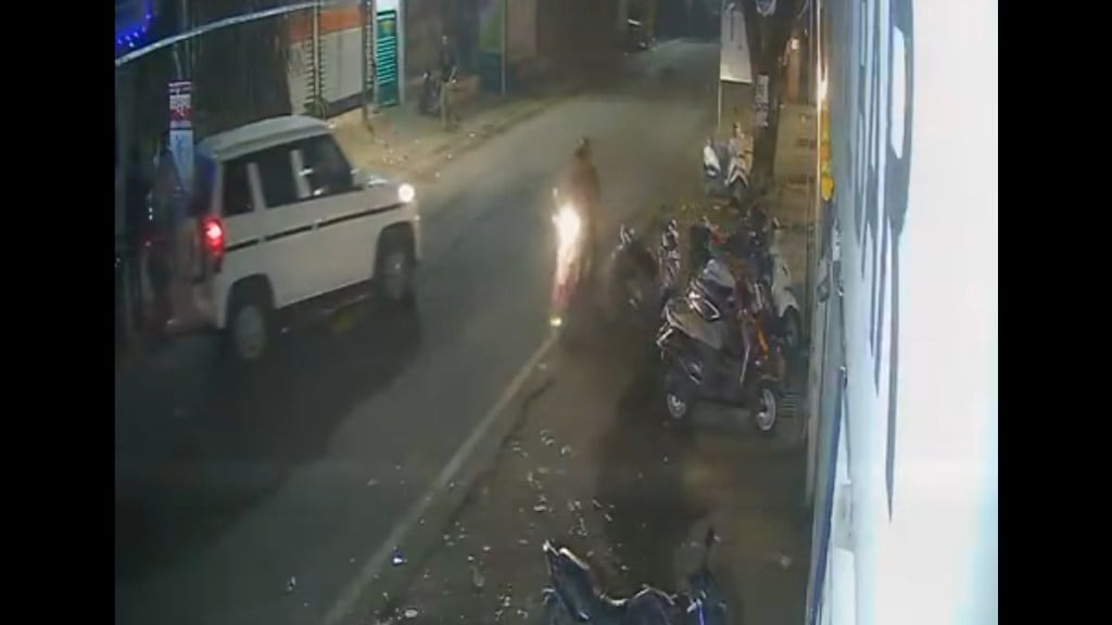amravati hit and run case two girls injured bolero accident