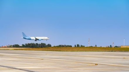 Navi Mumbai vs Noida Jewar Airport Which will be India next aviation hub