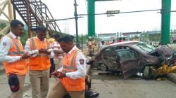Mumbai-Pune Expressway Accident : चालकाला डुलकी लागली आणि गाडी थेट टोल नाक्याच्या डिव्हायडरला धडकली…