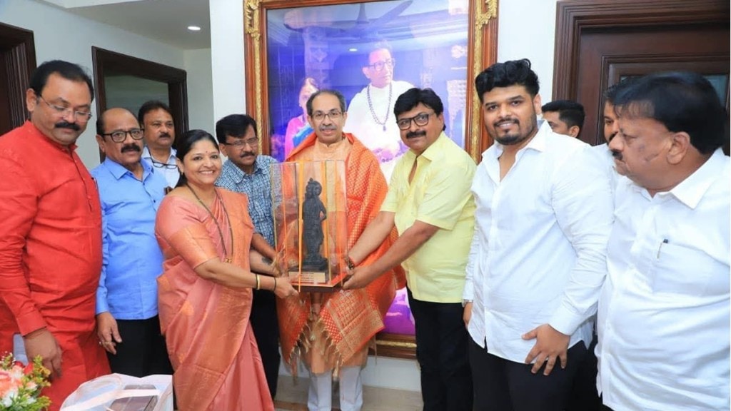 nashik bjp corporators joined shivsena