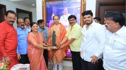 nashik bjp corporators joined shivsena