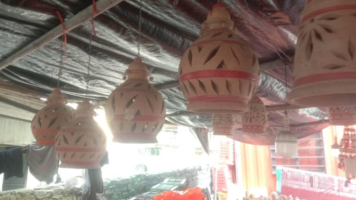 Attractive eco-friendly clay lanterns are popular in the market