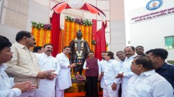 कर्मयोगी सुधाकरपंत परिचारक यांच्या पुतळ्याचे अनावरण; राजकीय सत्तेपेक्षा समाजाच्या मनावर सत्ता महत्वाची – फडणवीस