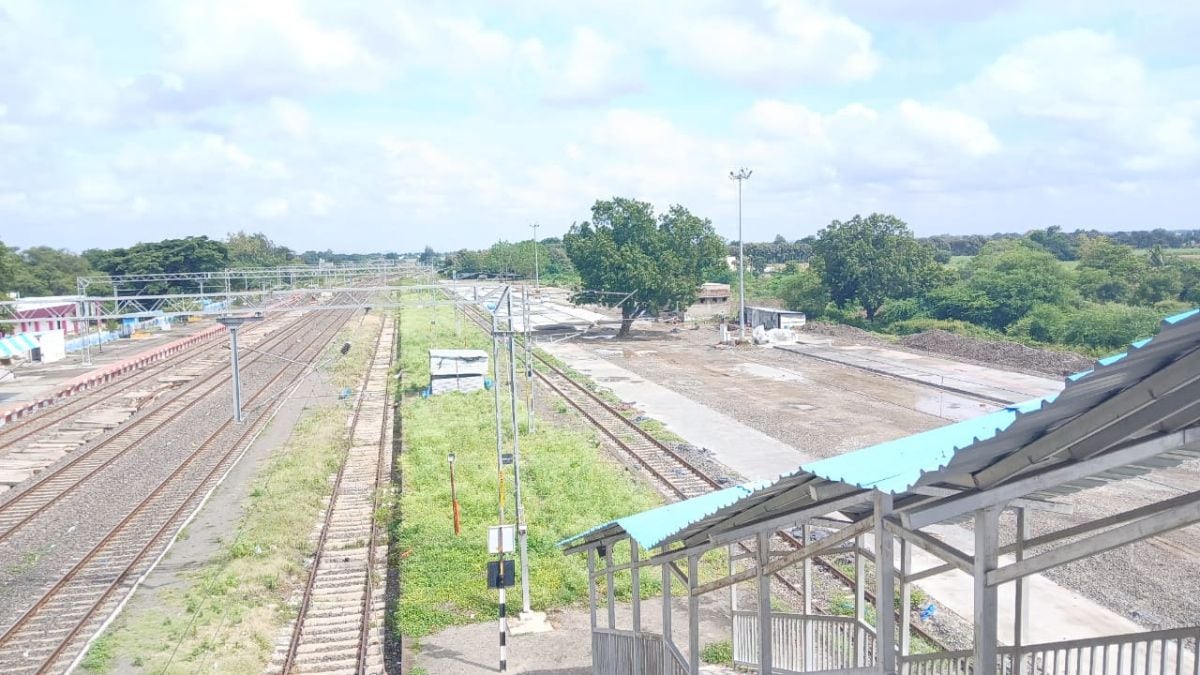 construction circulating area begins yeola to ease agricultural freight loading