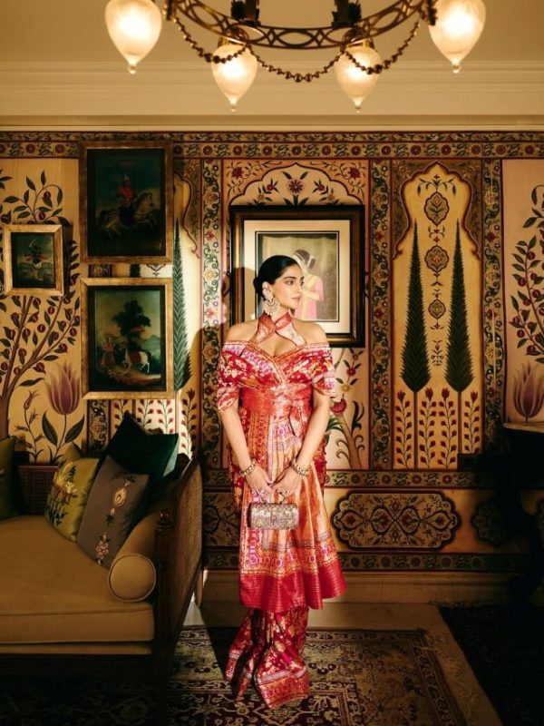 sonam kapoor banarasi saree price