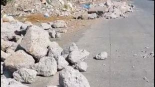 debris dumped again on NHAI mumbai ahmedabad highway ┬аnear Mira Bhayandar