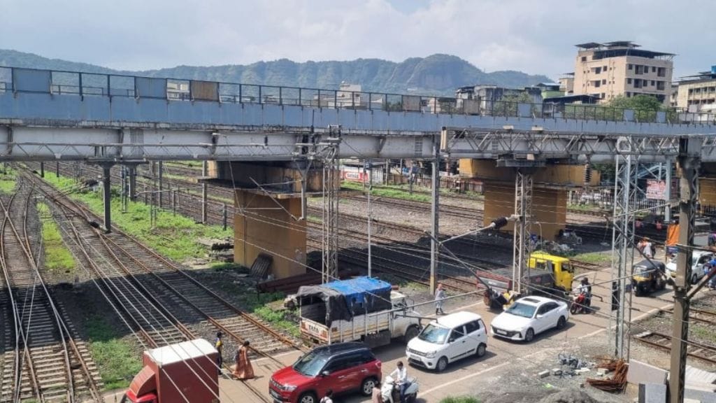 diva railway crossing project delayed due to land acquisition central railway work