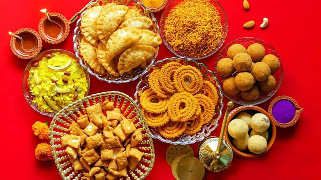 mahila bachat gat in Jalgaon earn more than one crore from selling snacks mahila bachat gat in Jalgaon earn more than one crore from selling snacks