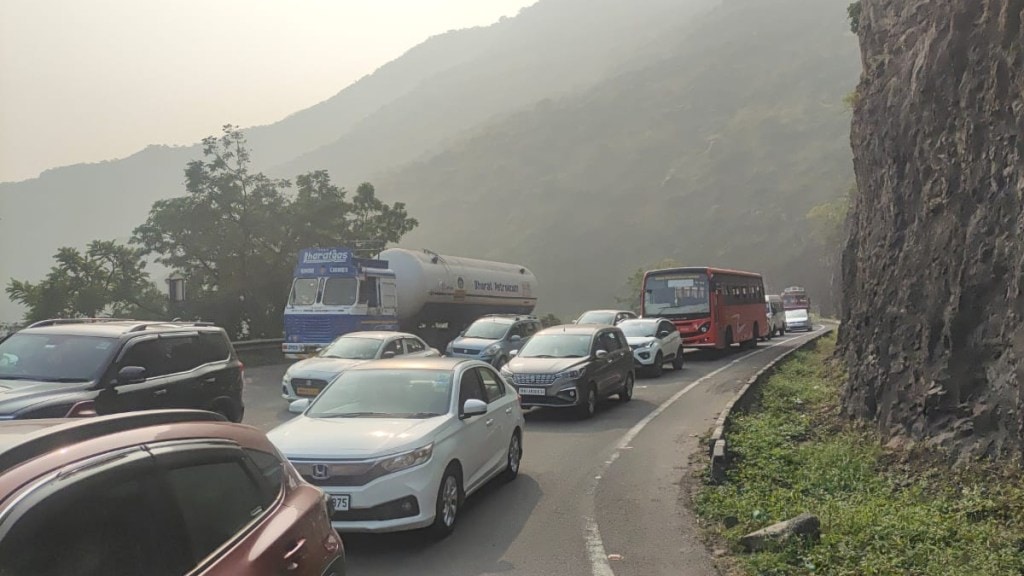 diwali traffic jam khambatki ghat pune satara highway