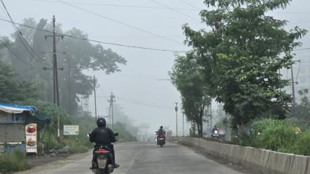 Ulhasnagar Ambernath residents struggle as dust clouds rise from pothole filled roads Ulhasnagar Ambernath residents struggle as dust clouds rise from pothole filled roads