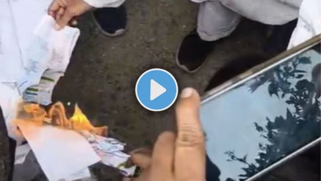 Nagpur msedcl electricity bill burning protest against smart prepaid meters power rate hike Viral video