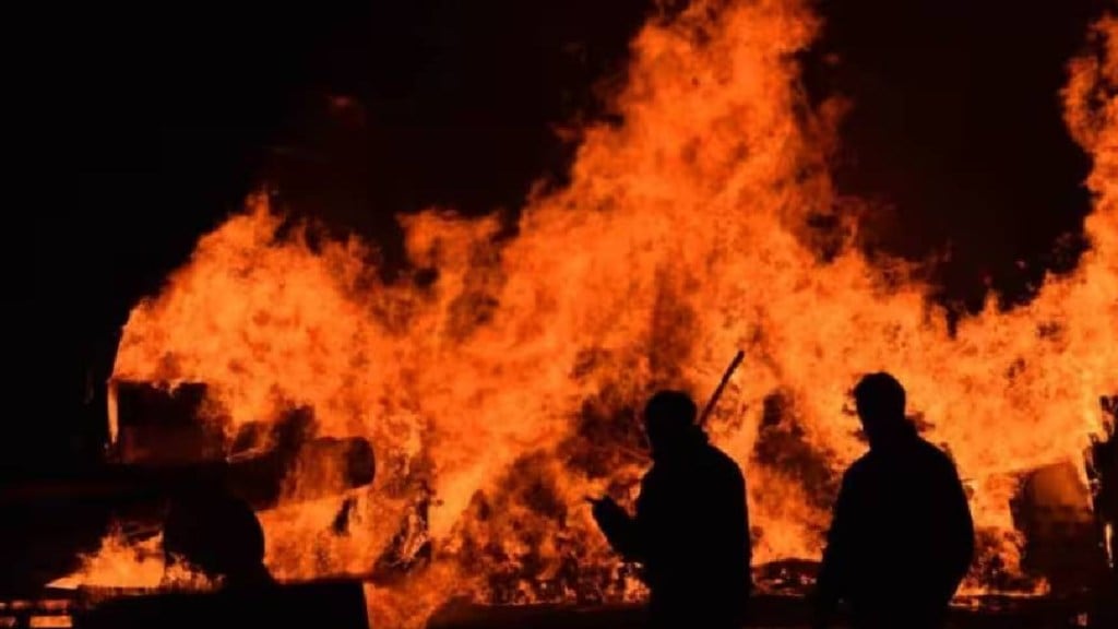 Massive fire breaks out in Pathanwadi Malad Mumbai print news