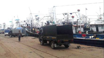 After agriculture, fishing industry in Konkan hit by stormy rains After agriculture, fishing industry in Konkan hit by stormy rains