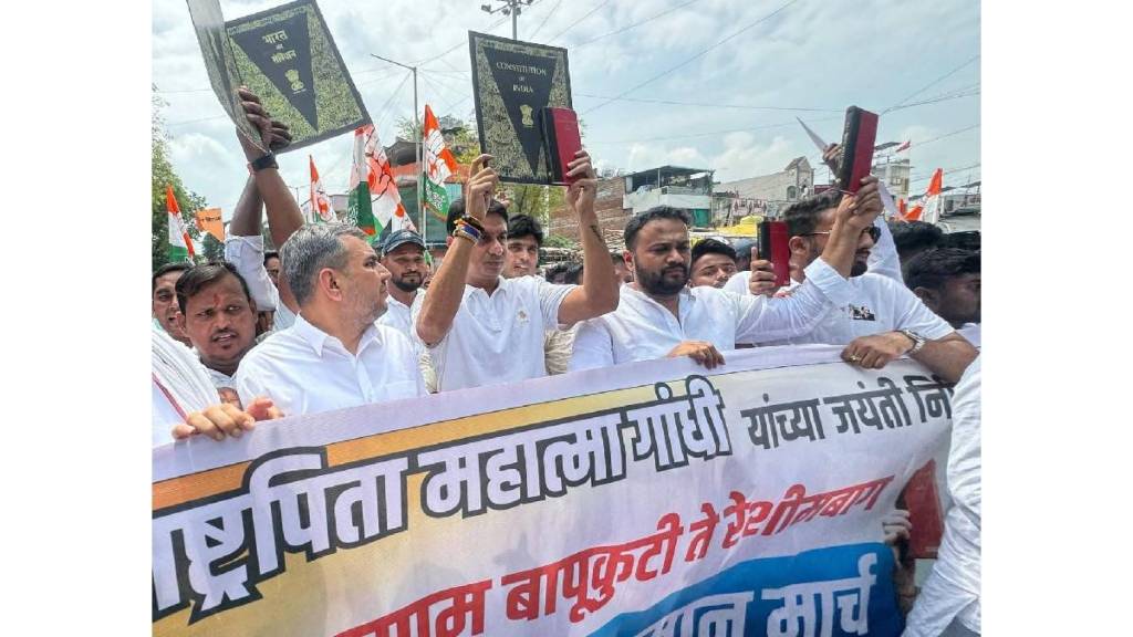 Youth Congress tried to gift a copy of the Constitution to the RSS
