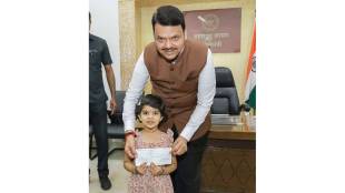 Four year old girl helps flood victims with cm Devendra Fadnavis