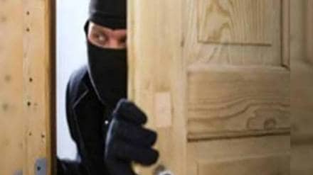 Thieves break into houses during Diwali Thieves break into houses during Diwali