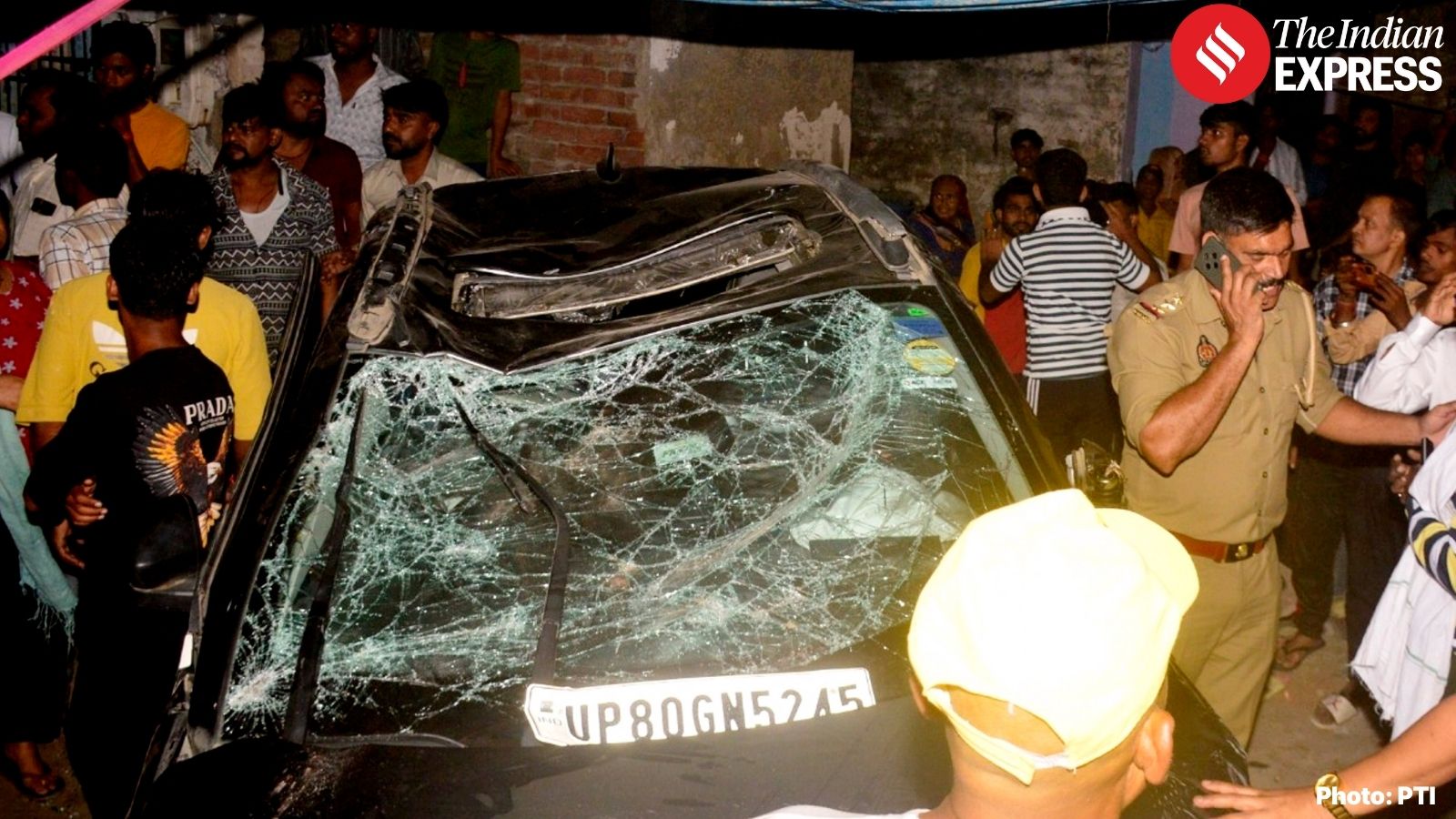 A tragic car accident in Agra claimed five lives
