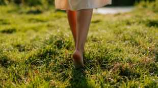 benefits-of-walking-barefoot