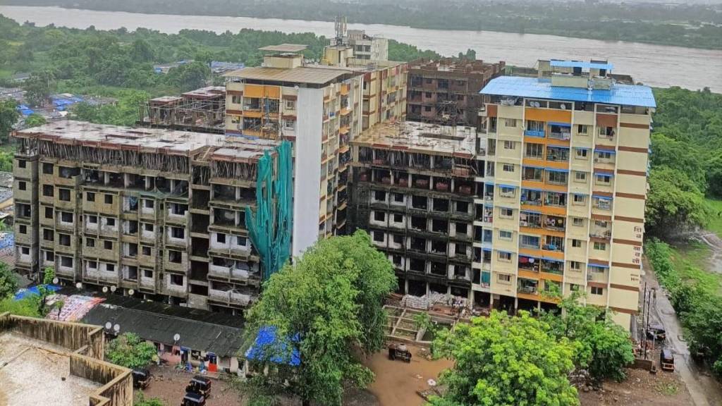 Illegal buildings at Kumbharkhanpada, Dombivli