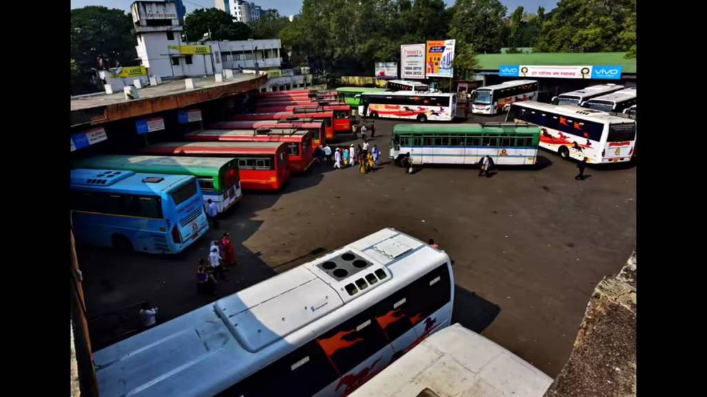 Waiting for the inauguration of Vashi depot Waiting for the inauguration of Vashi depot