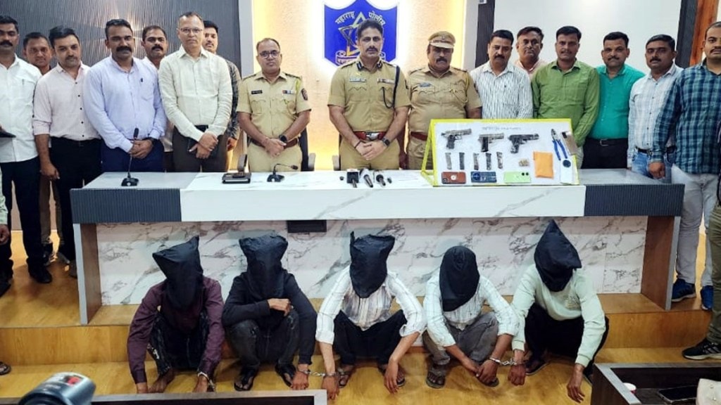 jalgaon minister raksha khadse petrol pump robbery six accused arrested jalgaon minister raksha khadse petrol pump robbery six accused arrested