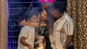‘बिग बॉस मराठी’ फेम जान्हवी किल्लेकरने ‘अशी’ साजरी केली दिवाळी, अभिजीत सावंतने फोटोंवर केली कमेंट