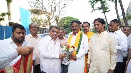 Shiv Sena corporator in Ambernath joins BJP Shiv Sena corporator in Ambernath joins BJP