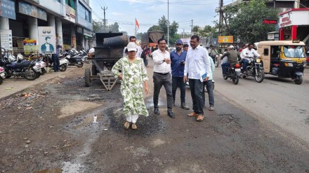 kolhapur road work poor quality municipal commissioner K Manju Lakshmi action engineers contractors warned