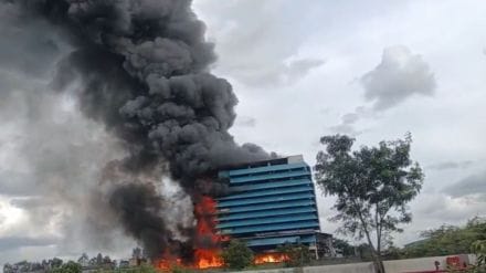Maharashtra News : सोलापुरच्या एमआयडीसी परिसरातील तुळजाई केमिकल्स कंपनीला भीषण आग