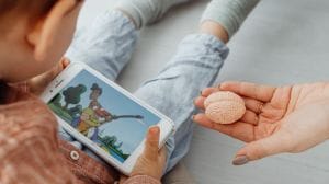 Ways to Cut Kids’ Screen Time : मुलांच्या हातातून मोबाइल सुटत नाहीये? स्क्रीनपासून दूर ठेवण्यासाठी हे ७ गोष्टी ठरतील ‘गेम चेंजर’