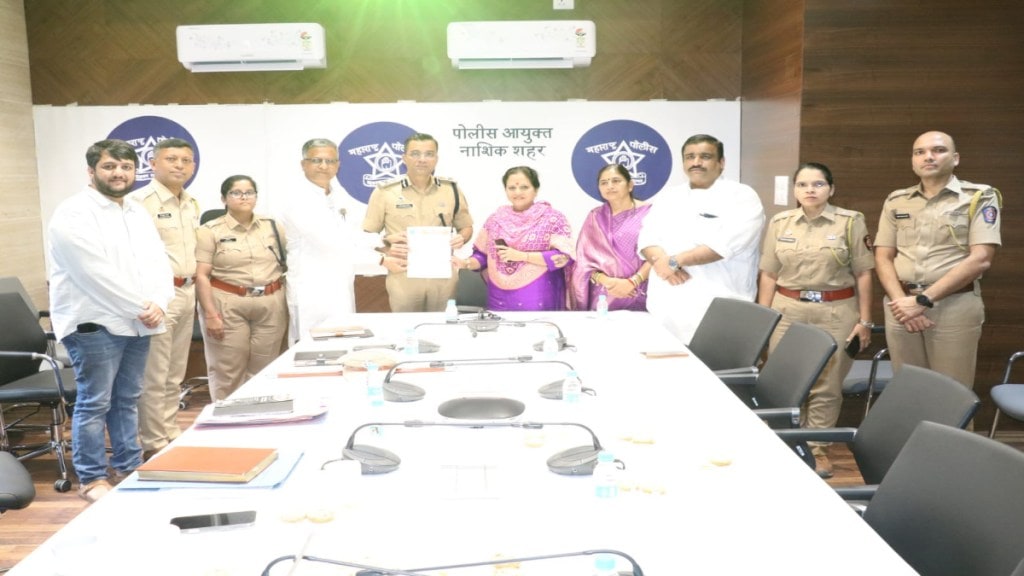 law and order in nashik becomes political issue bjp mla meet police over crime