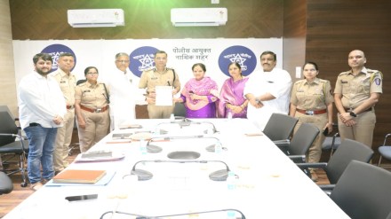 law and order in nashik becomes political issue bjp mla meet police over crime