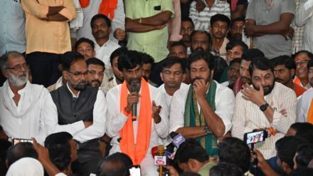 Bacchu Kadu farmers protest in nagpur demand for complete loan waiver manoj jarange visits Bacchu Kadu farmers protest in nagpur demand for complete loan waiver manoj jarange visits