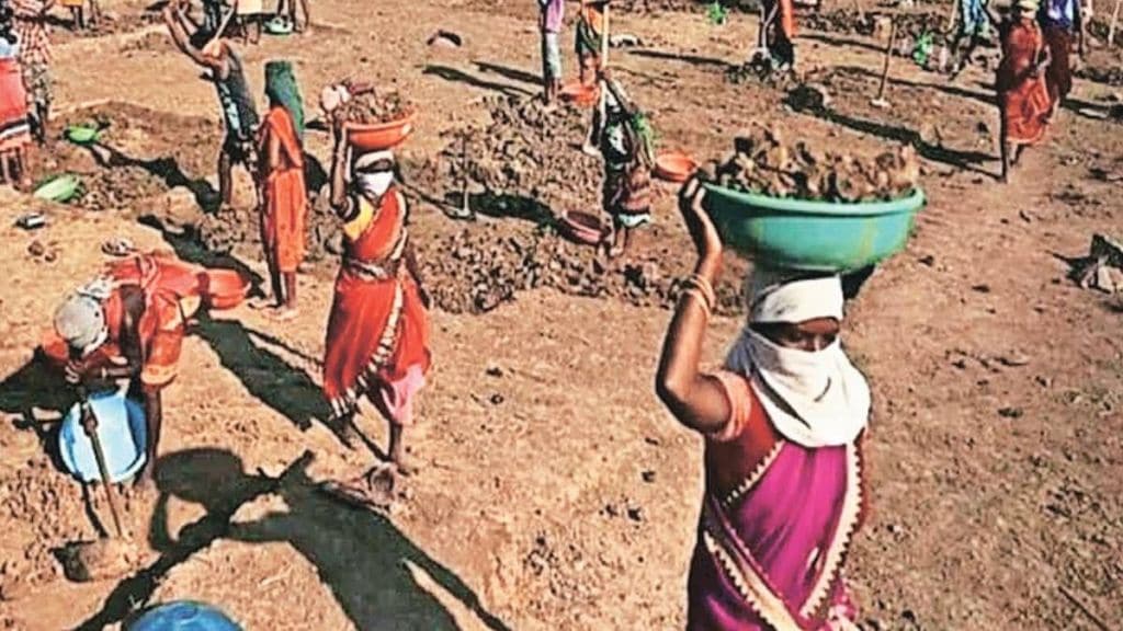 marathi article how technology blocks mnrega rural development Maharashtra digital monitoring failure employment guarantee schemes