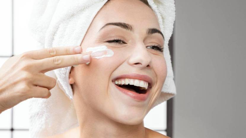 moisturizer or sunscreen which come first