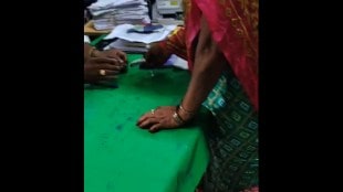 muktaainagar tehsil office clerk caught taking bribe video Corruption Jalgaon