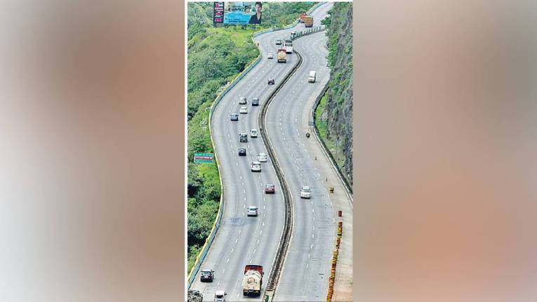 Mumbai Pune Expressway: मुंबई-पुणे द्रुतगती मार्ग लवकरच दहा पदरी